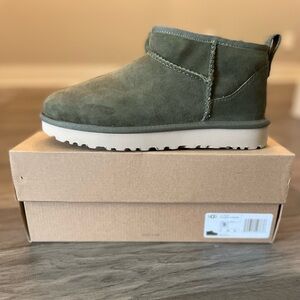 Ugg Ultra Mini Boot. Size 9.